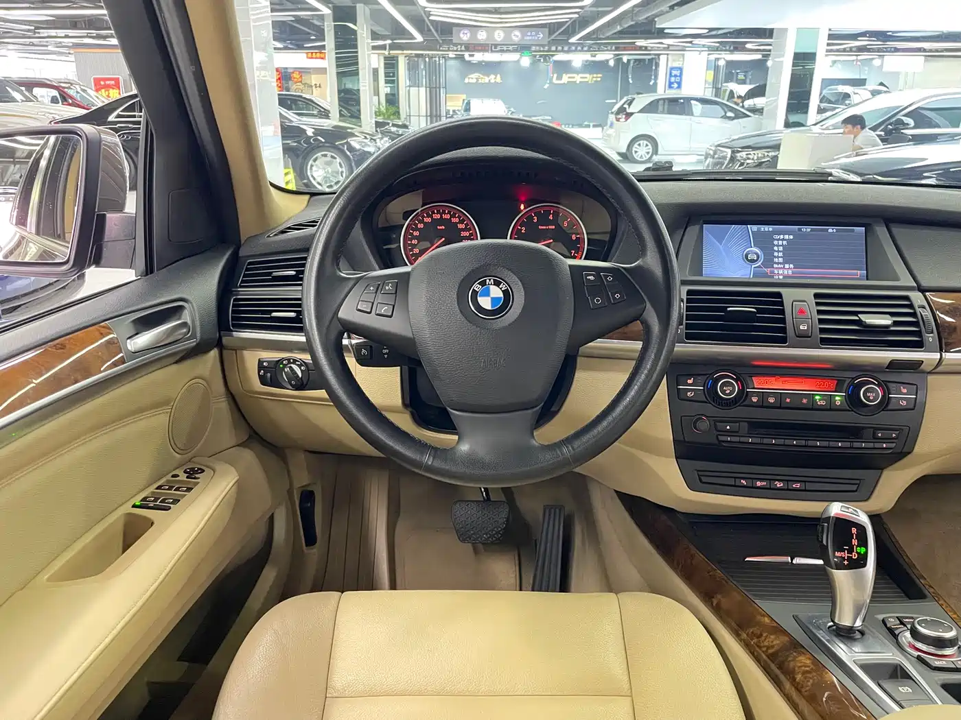 BMW X5 (Import) 2011 xDrive35i Leading Edition фото 12