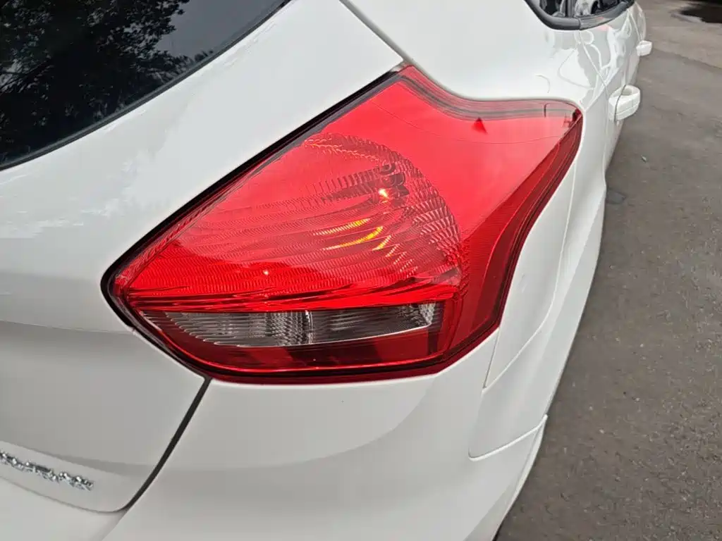 Ford Focus 2019 2018 Hatchback Classic 1.6L Automatic Trend Smart Edition