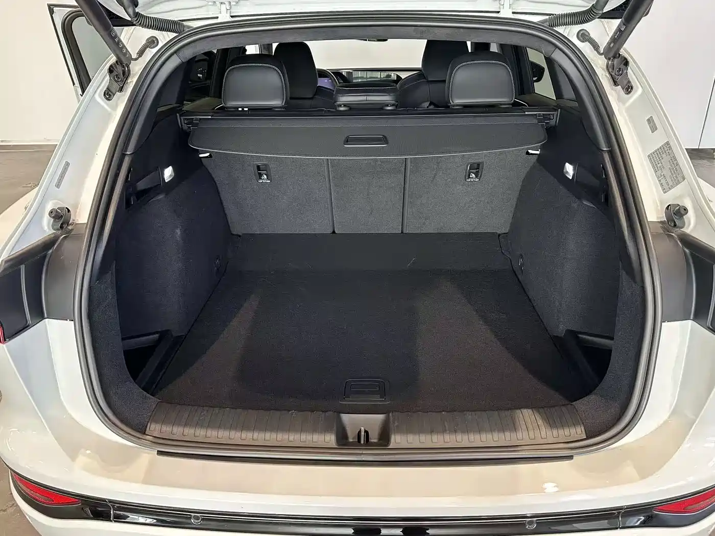 Audi Q6L e-tron 2025 Model Pioneer Edition фото 6