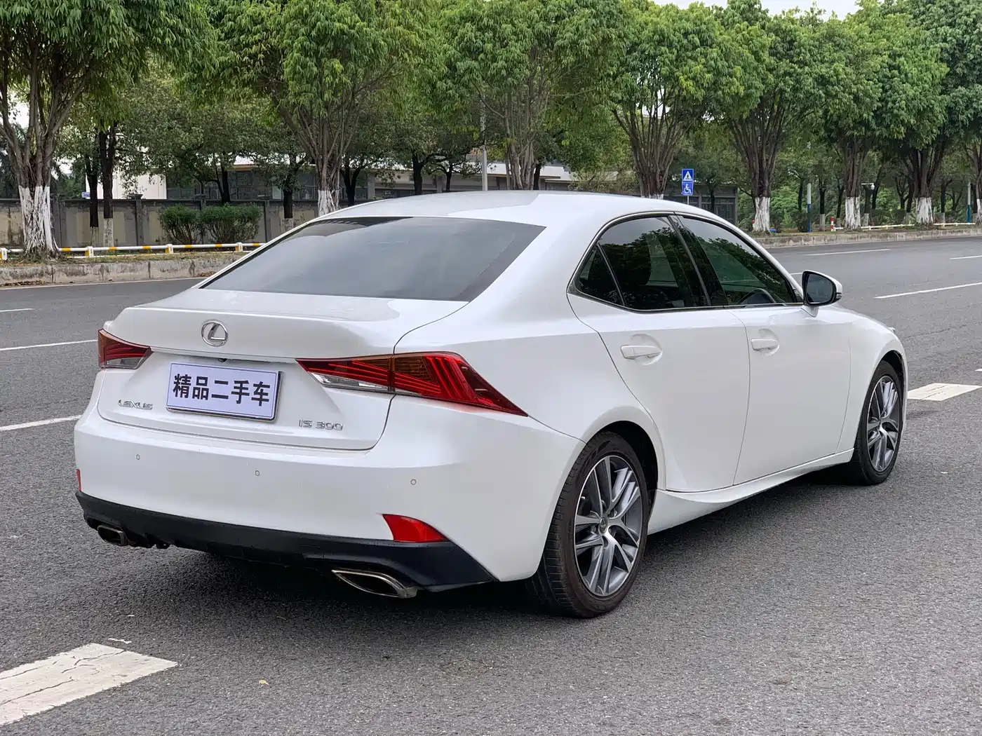 Lexus IS 2017 300 Fashion Edition фото 4