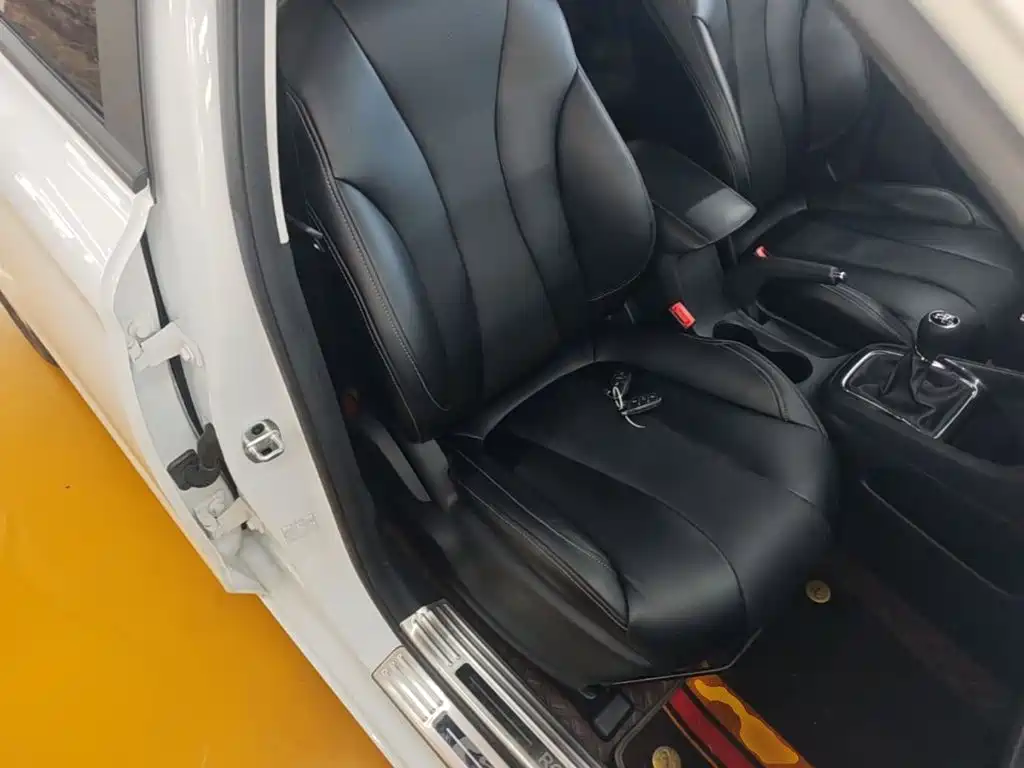Roewe i5 2019 2019 1.5L Manual 4G-Connected Langyue Edition