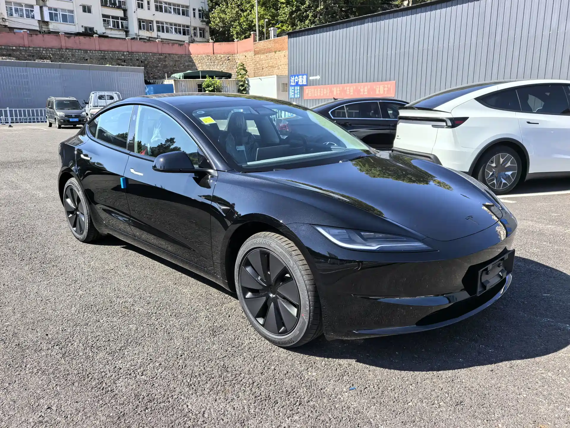 Фото 2 - Tesla Model 3