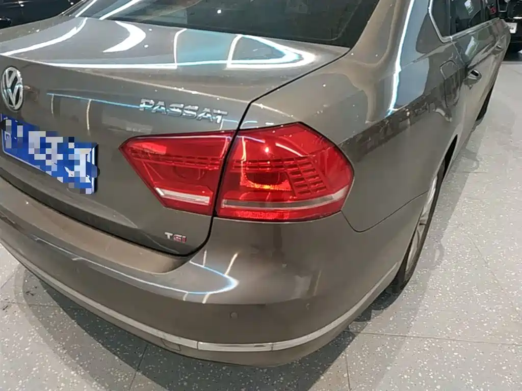 Volkswagen Passat 2014 1.8TSI DSG Luxury Edition фото 8