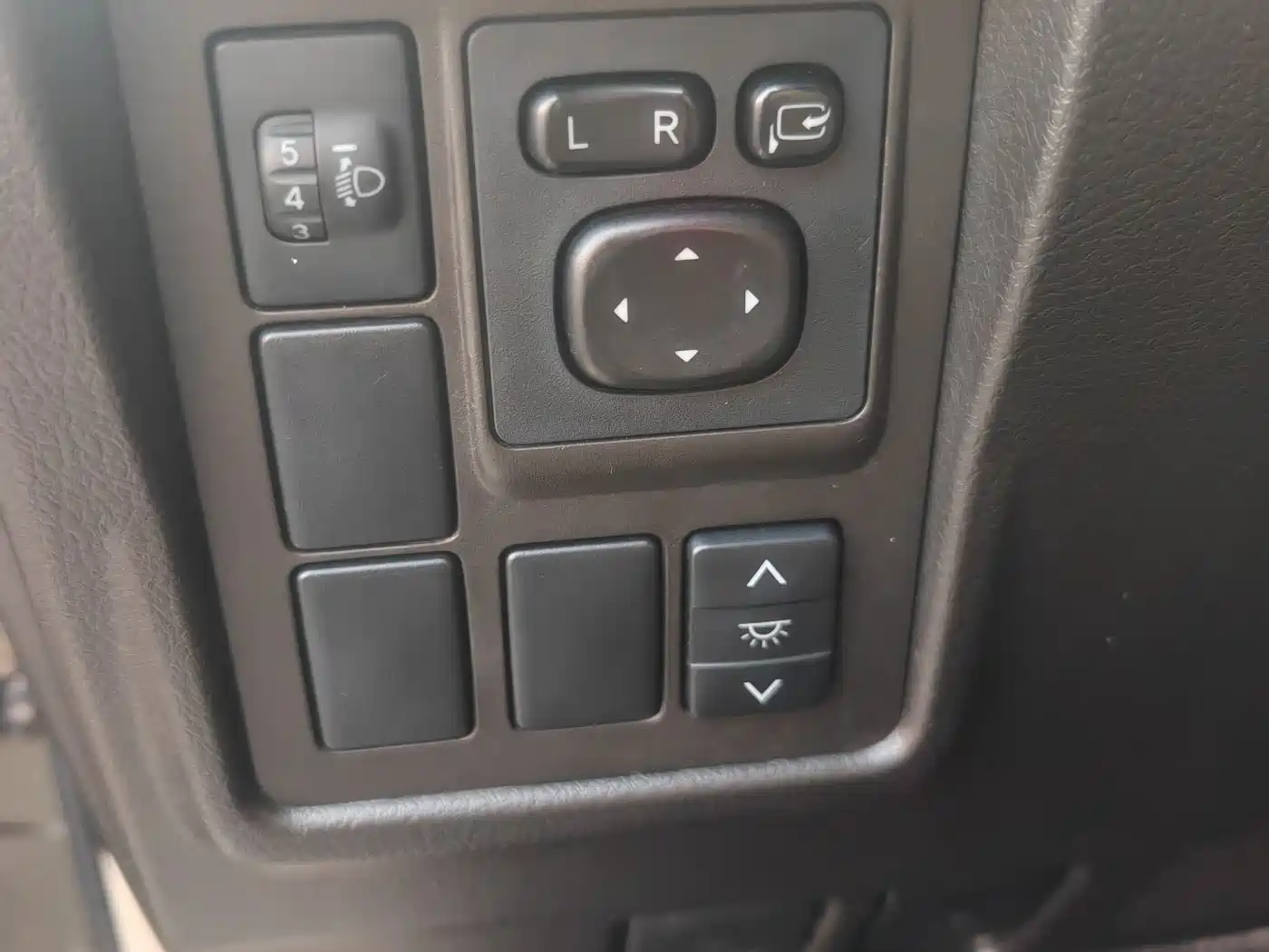 Toyota Prado 2010 4.0L Automatic TX-L фото 18