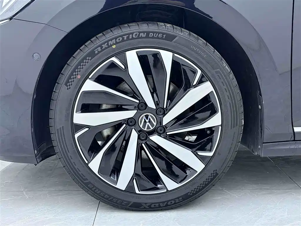 Volkswagen Passat 2022 330TSI Luxury Edition фото 9