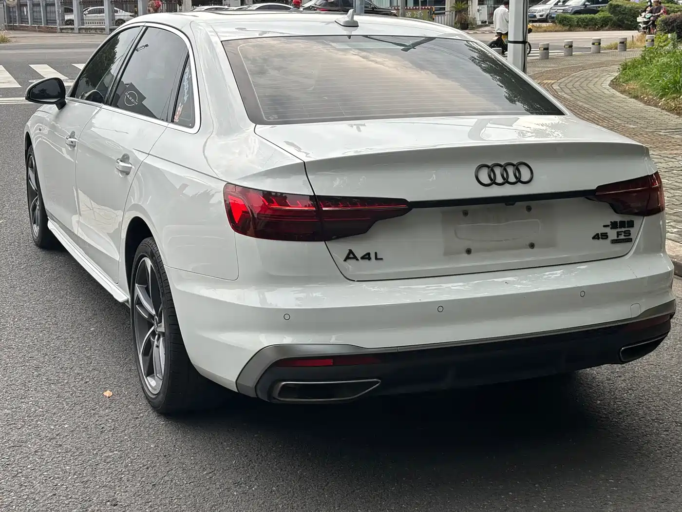 Фото 16 - Audi A4L