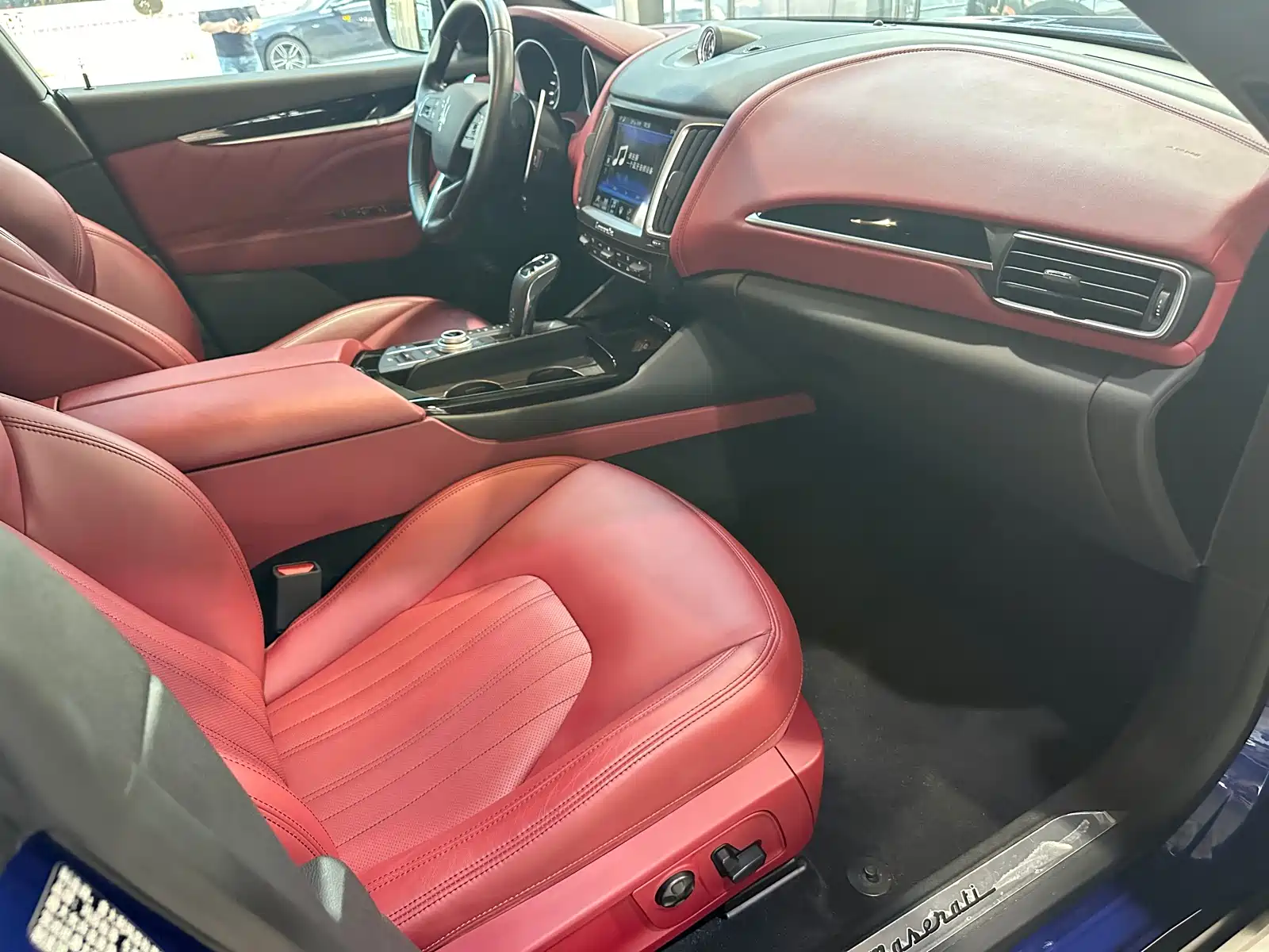 Photo 17 - Maserati Levante