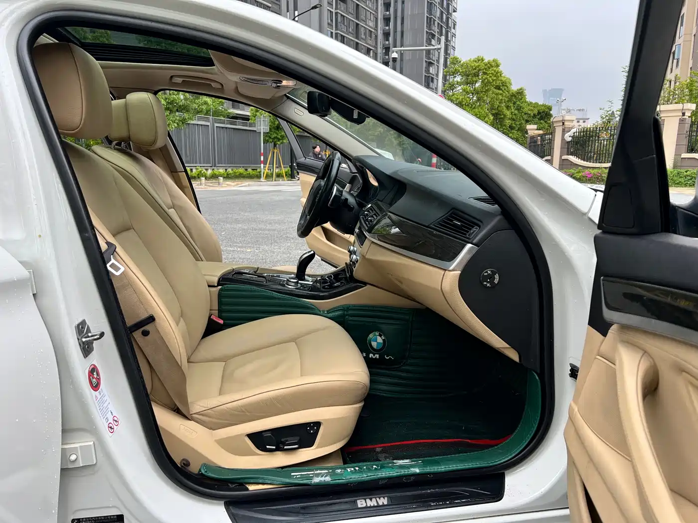 BMW 5 Series 2011 535Li Leading фото 14