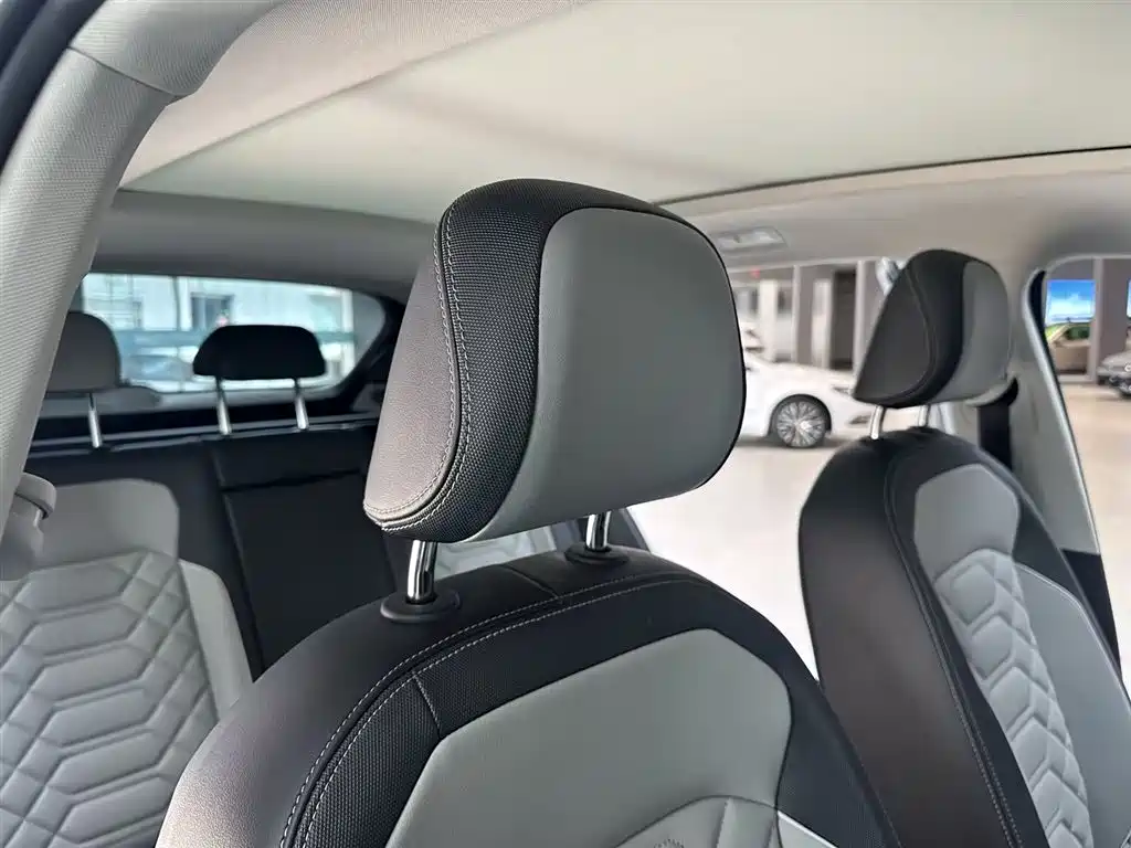Volkswagen Tayron 2023 300TSI 2WD Luxury Plus Advanced Edition фото 11