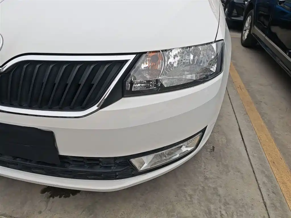 Škoda Rapid 2016 1.6L Automatic Pioneer Edition фото 24