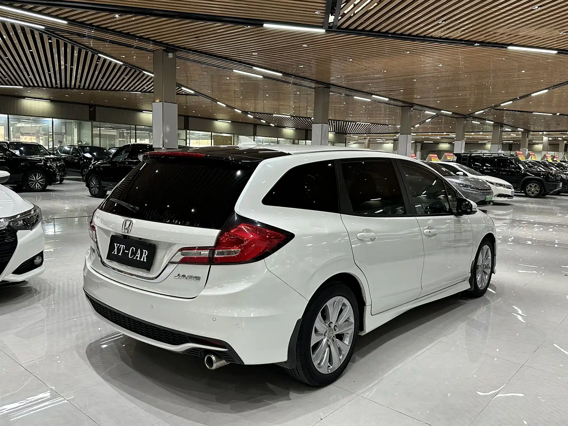 Фото 12 - Honda Jade