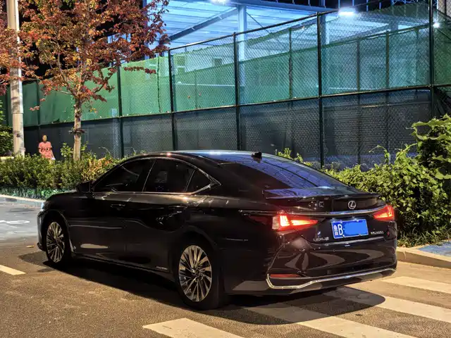 Lexus ES 2020 Model 300h Executive Edition — фото 3