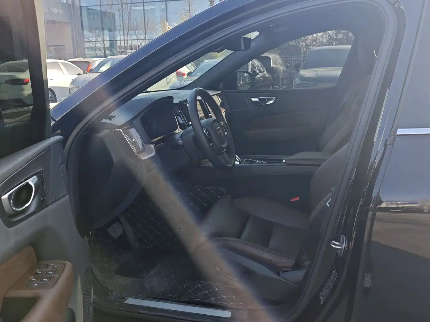 VOLVO XC60 PLUG IN HYBRID