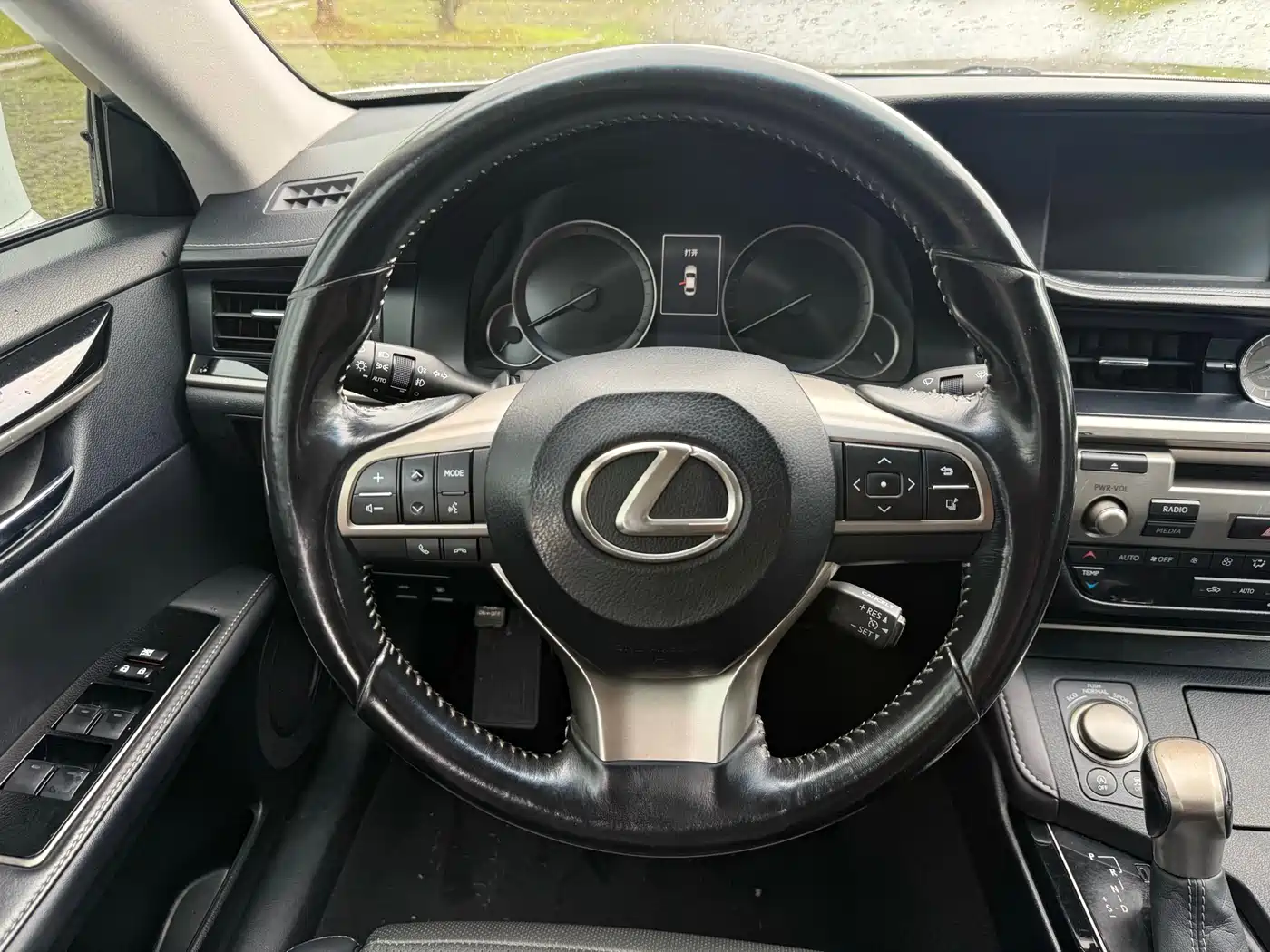 Lexus ES 2015 200 Elite Edition фото 8