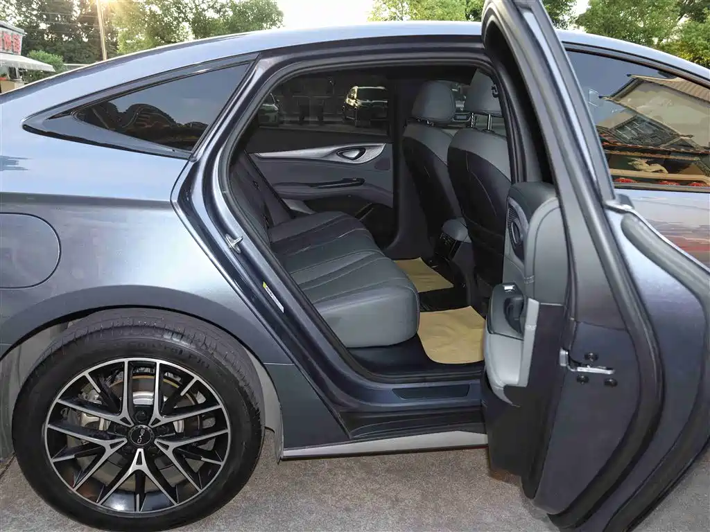 BYD Seal 2024 Glory Edition DM-i 1.5L 121km Luxury фото 18