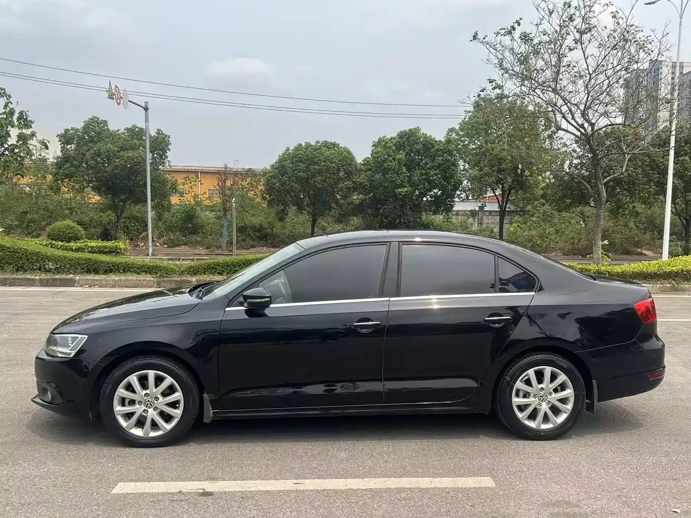 Volkswagen Sagitar 2012 1.6L Automatic Comfort Type фото 4