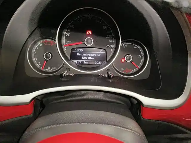 Volkswagen Beetle 2018 180TSI Obsidian Series Special Edition — фото 4