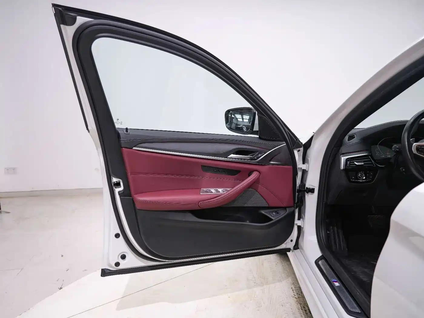 BMW 5 Series 2022 Facelift 530Li Leading M Sport Package фото 15