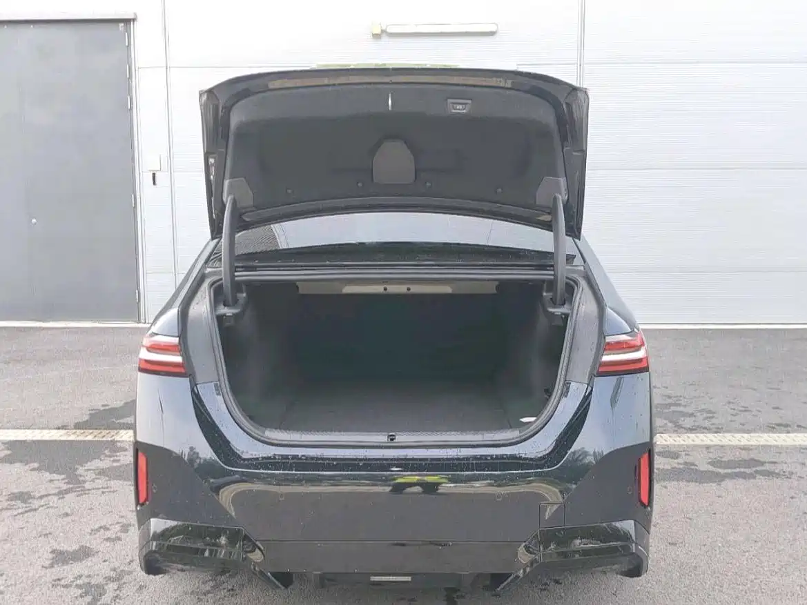BMW i5 2025 2025 eDrive 35L M Sport Package