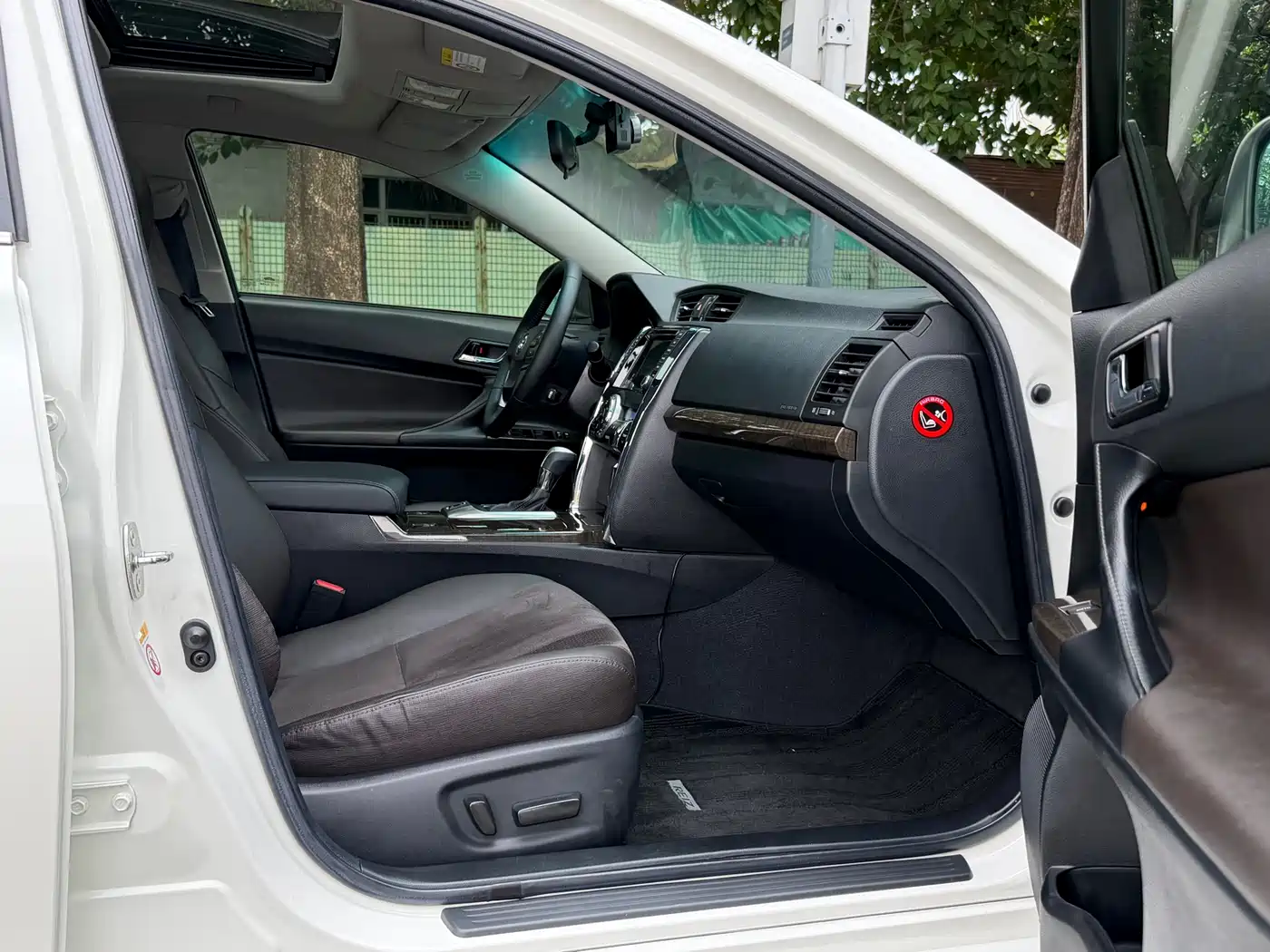Toyota Reiz 2013 2.5V Shangrui Navigation Edition фото 10