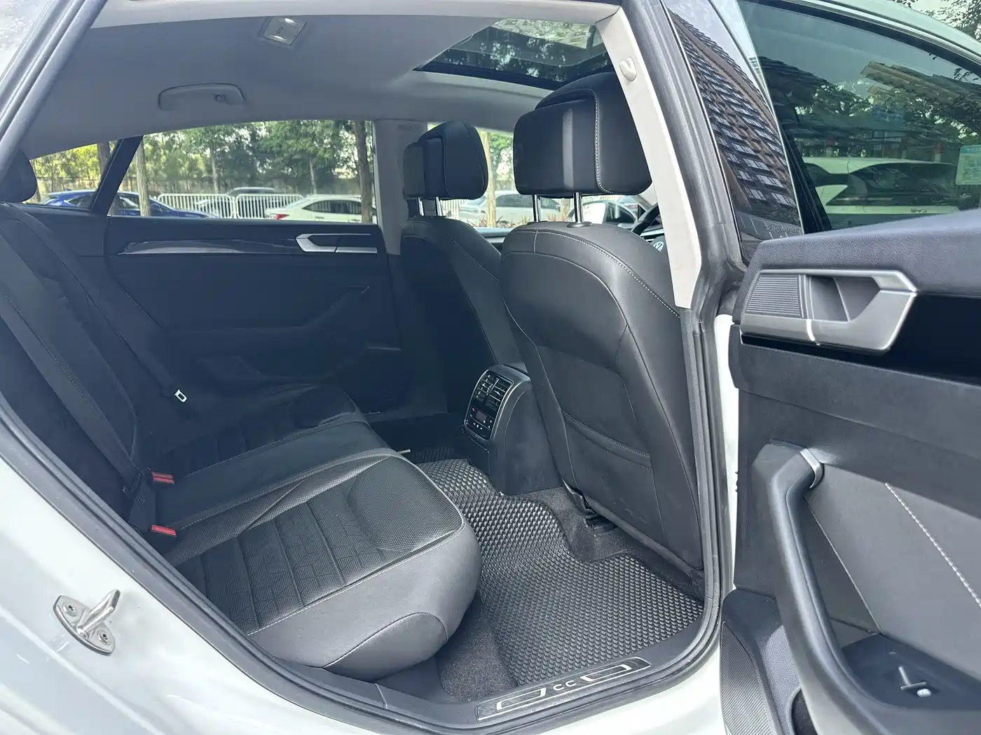 Volkswagen FAW-Volkswagen CC 2021 380TSI Eye-catching Edition 30th Anniversary фото 8