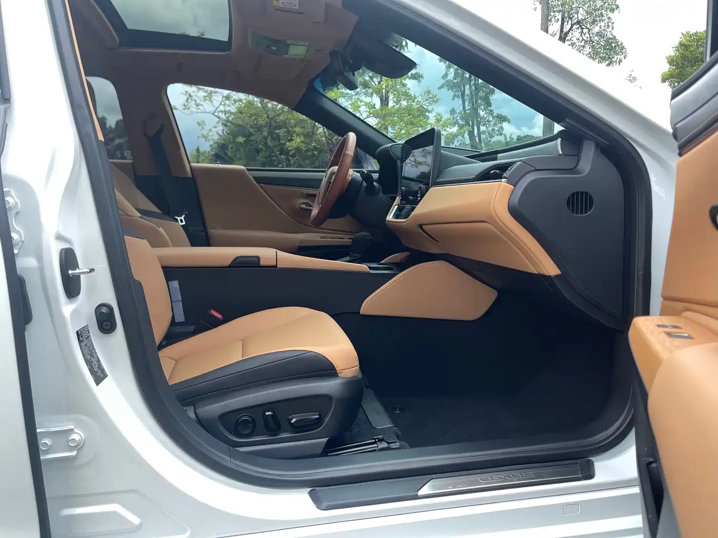 Lexus ES 2026 2025 200 Ultimate Edition