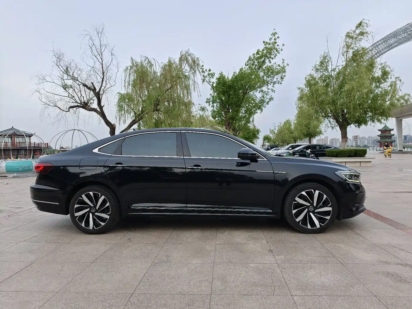 Volkswagen Passat 2022 380TSI Flagship Edition фото 7