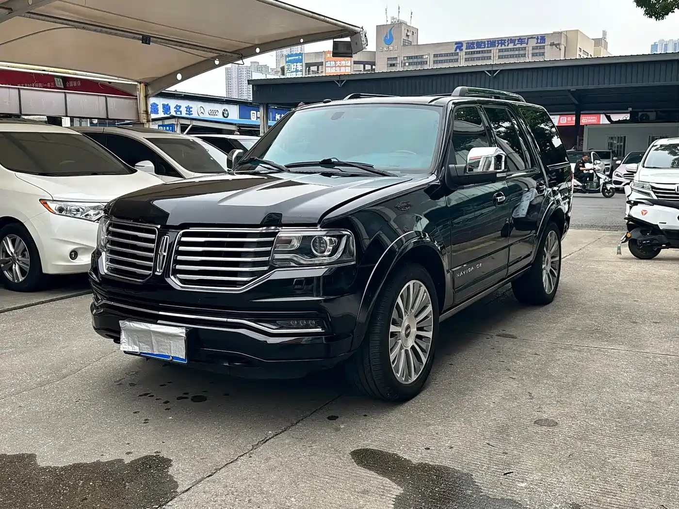 Фото 1 - Lincoln Navigator
