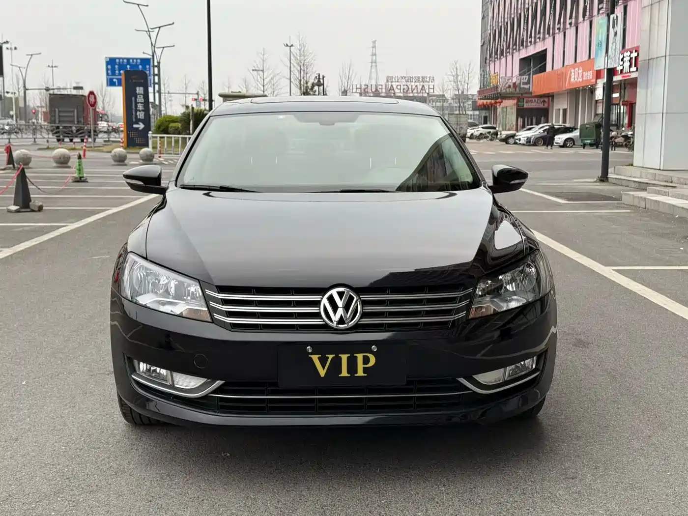 Volkswagen Passat 2015 1.8TSI DSG Honor Edition фото 2