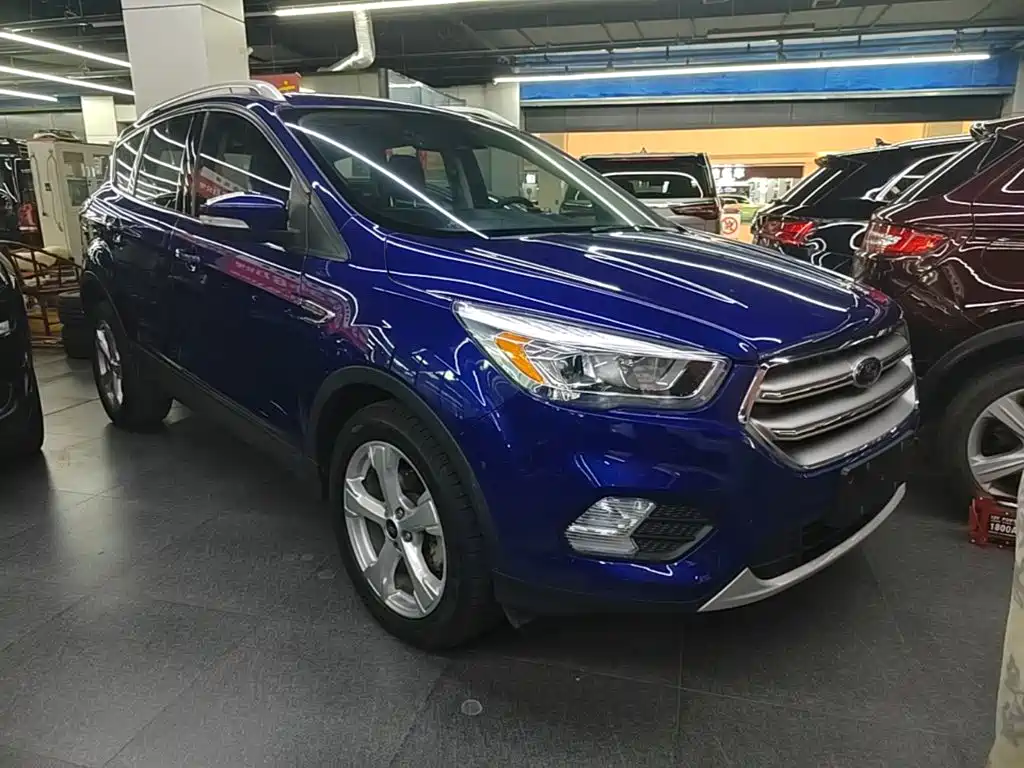 Ford Kuga 2017 2018 EcoBoost 180 FWD Platinum Wing