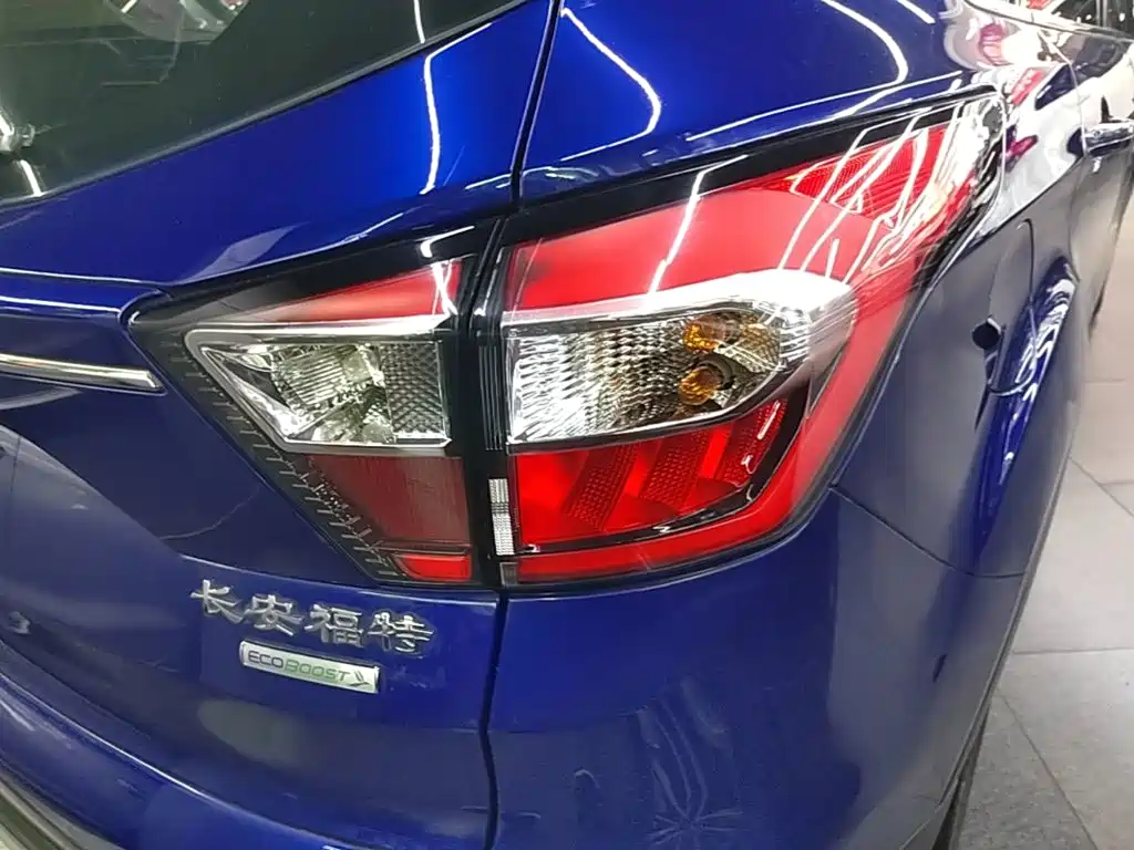 Фото 8 - Ford Kuga
