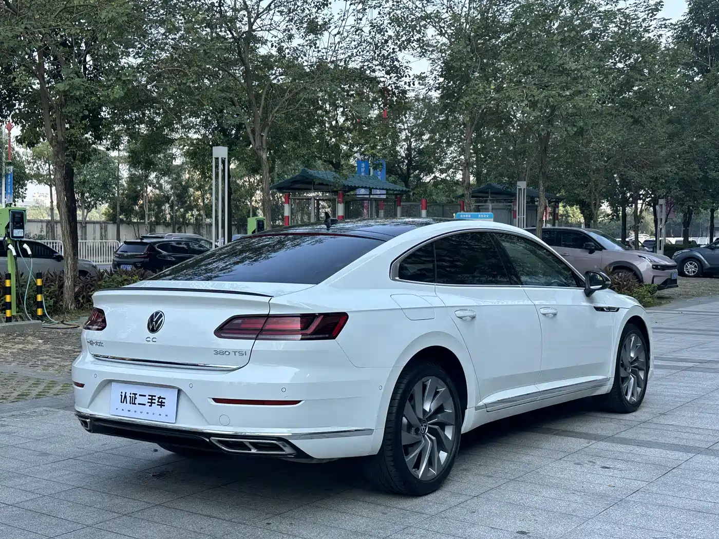 Volkswagen FAW-Volkswagen CC 2021 380TSI Eye-catching Edition 30th Anniversary фото 18
