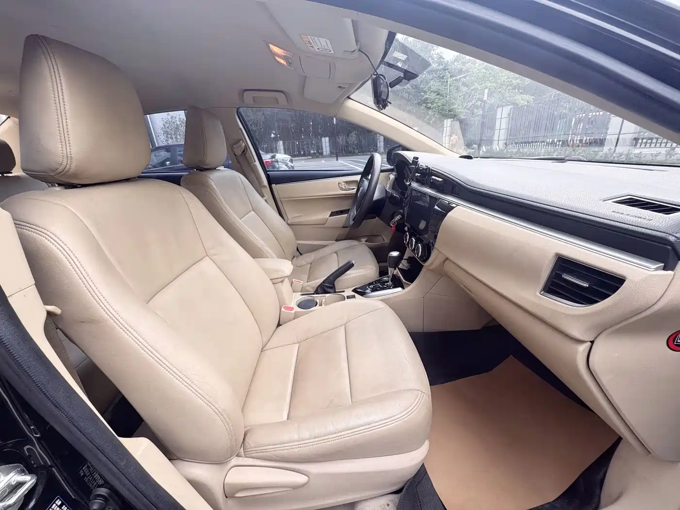 Toyota Corolla 2014 1.6L CVT GL фото 10