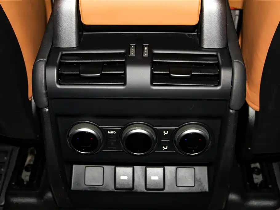 Land Rover Defender 2023 Facelift 110 3.0T P400 Dark Special Edition фото 26