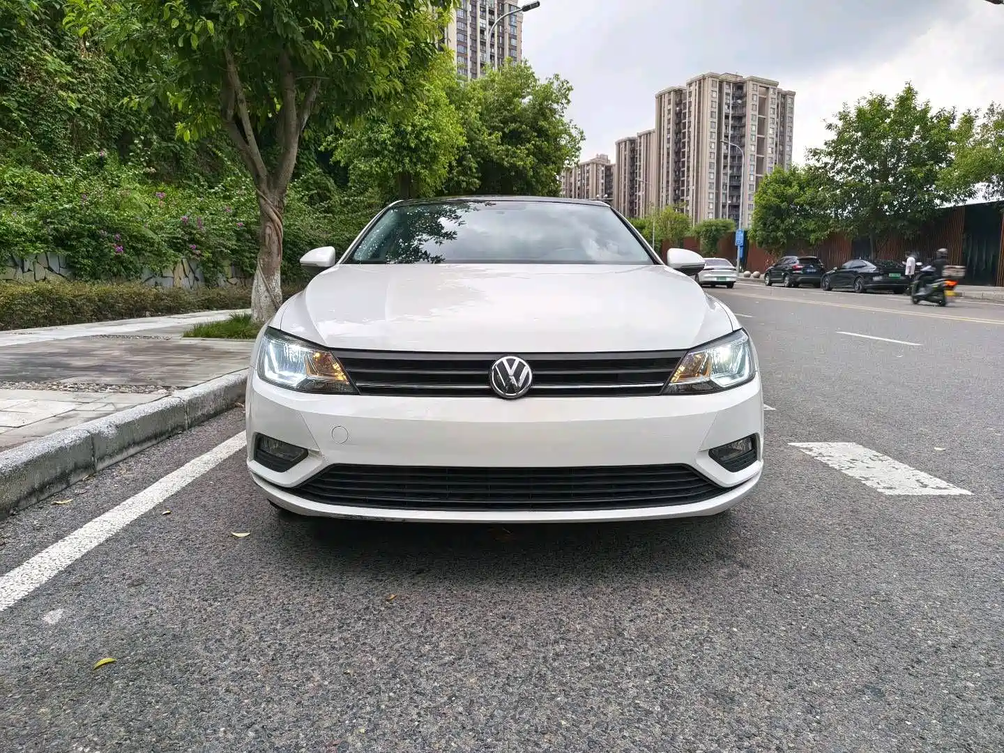 Photo 2 - Volkswagen Lamando