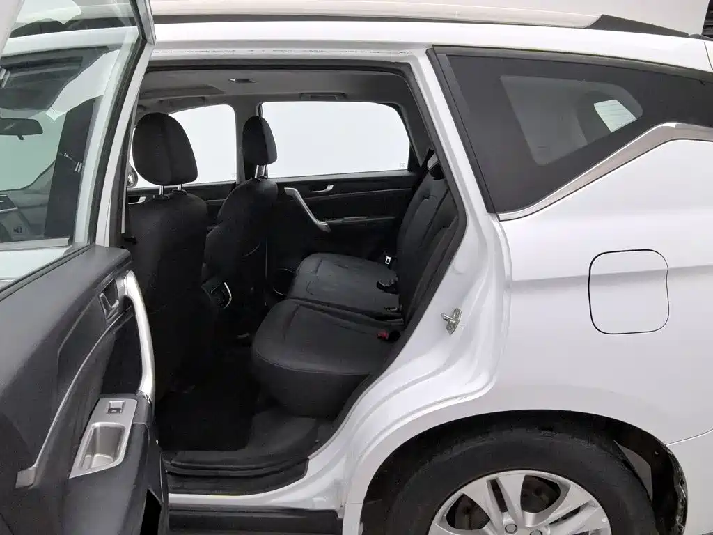 Photo 15 - Haval M6