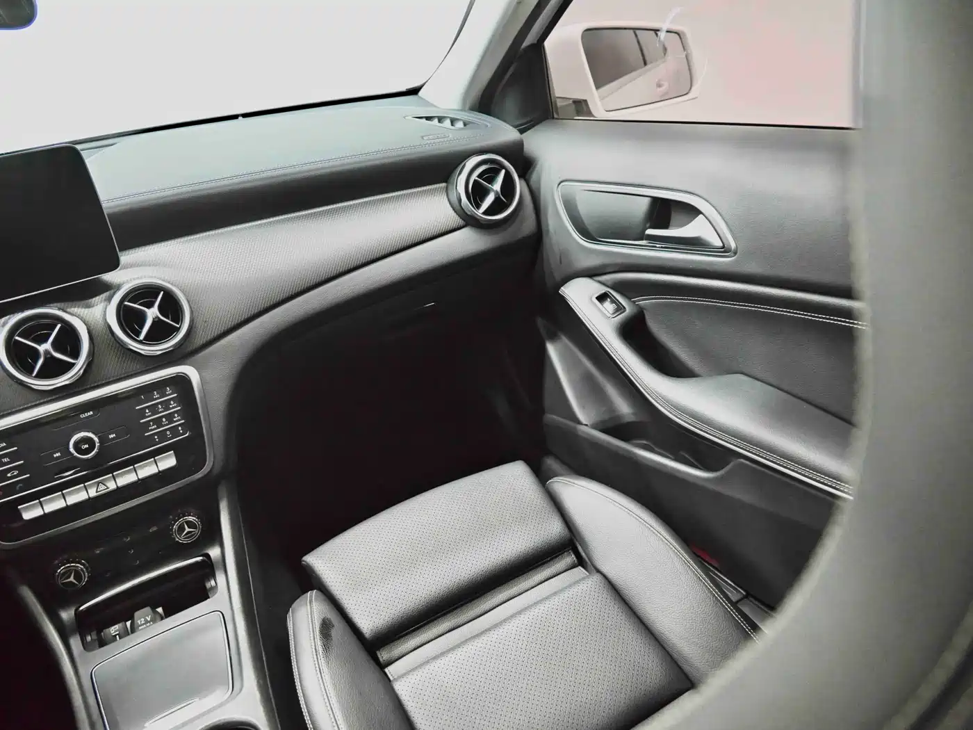 Mercedes-Benz GLA 2018 GLA 200 Fashion фото 36
