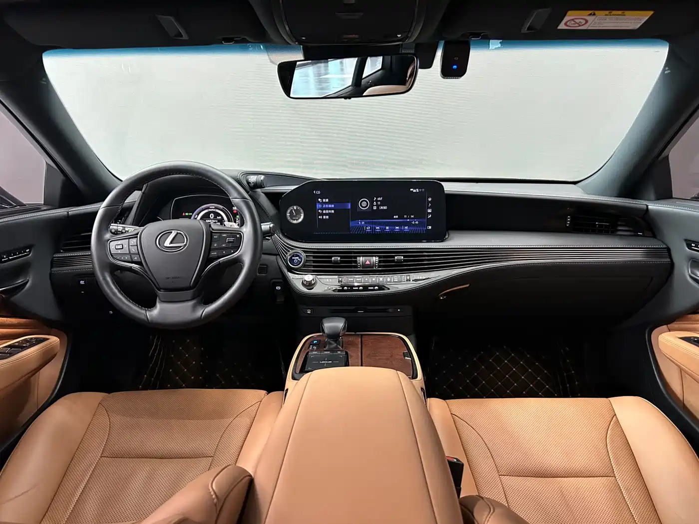 Lexus LS 2021 500h Excellence Edition фото 8