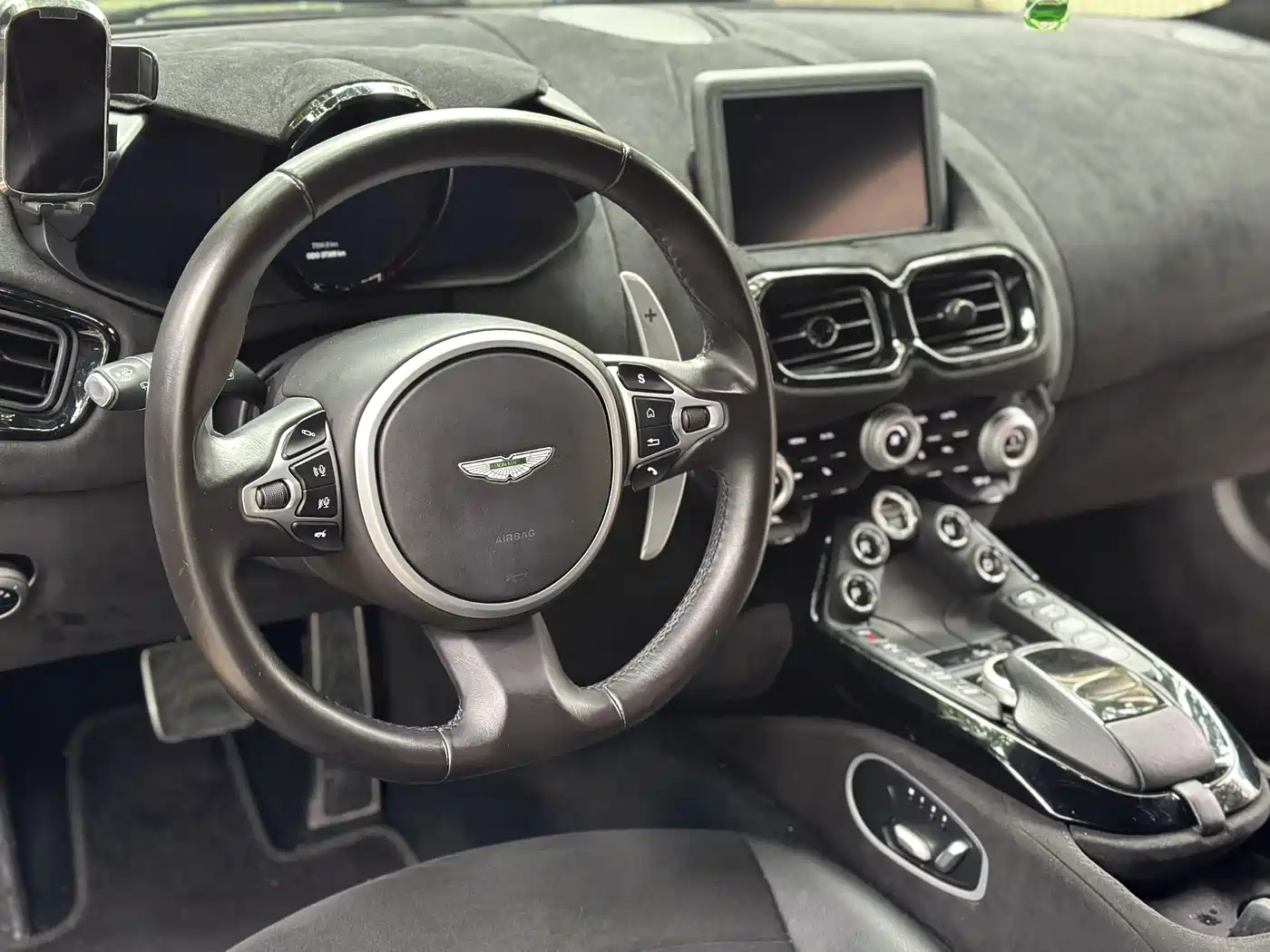 Aston Martin V8 Vantage 2018 4.0T V8 Coupe фото 5