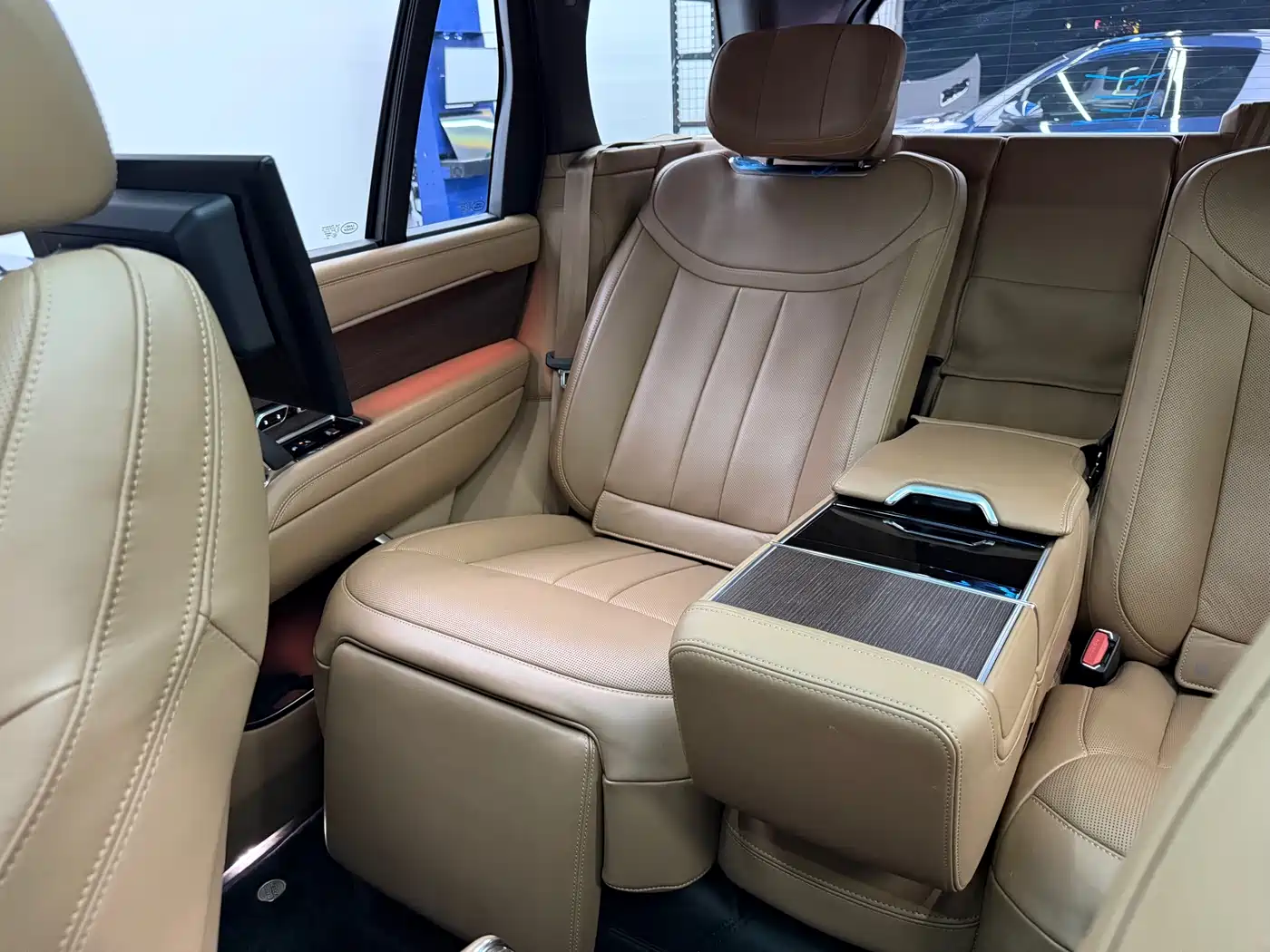 Land Rover Range Rover 2023 3.0 L6 400PS Exemplary Long Wheelbase фото 12