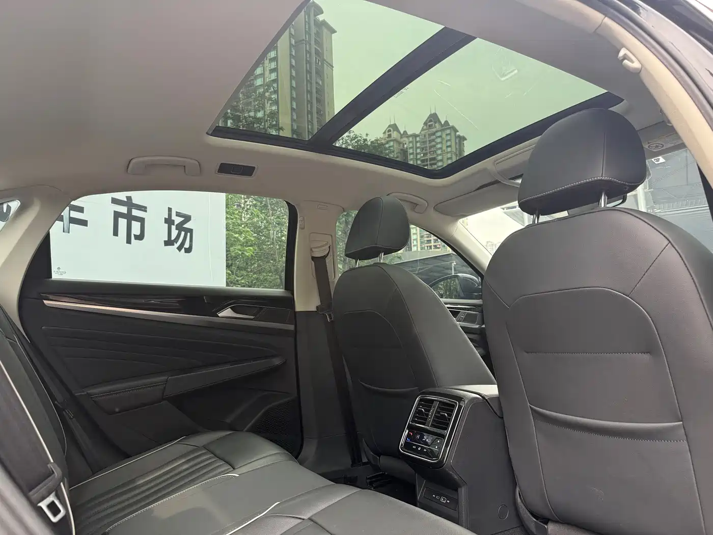 Volkswagen Passat 2023 330TSI Elite Edition фото 14