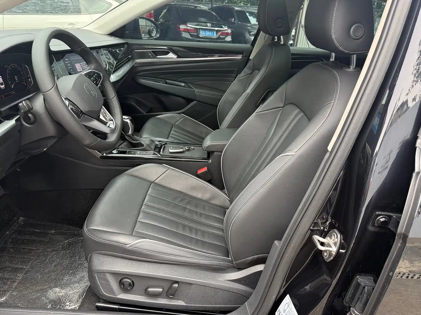 Volkswagen Passat 2023 330TSI Elite Edition фото 8