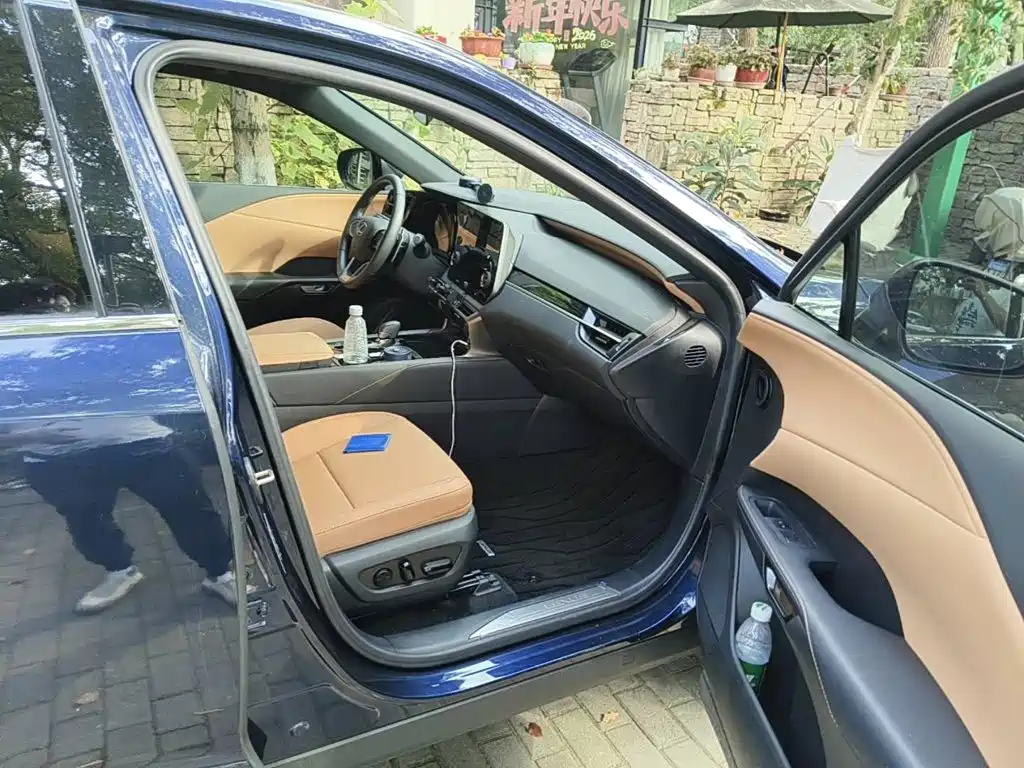 Photo 13 - Lexus RX