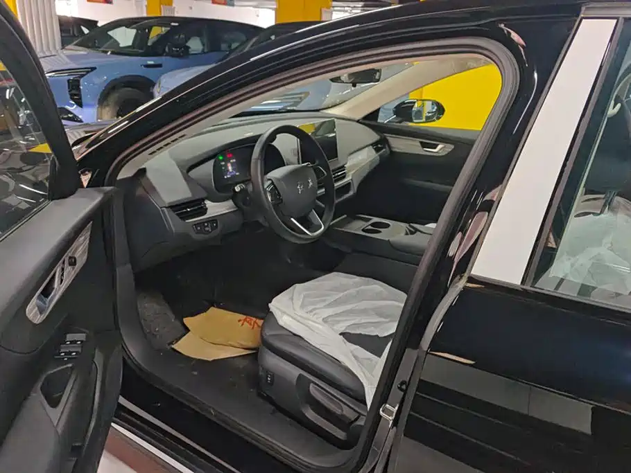 Hongqi E-QM5 2026 2025 Model 500km Travel Edition