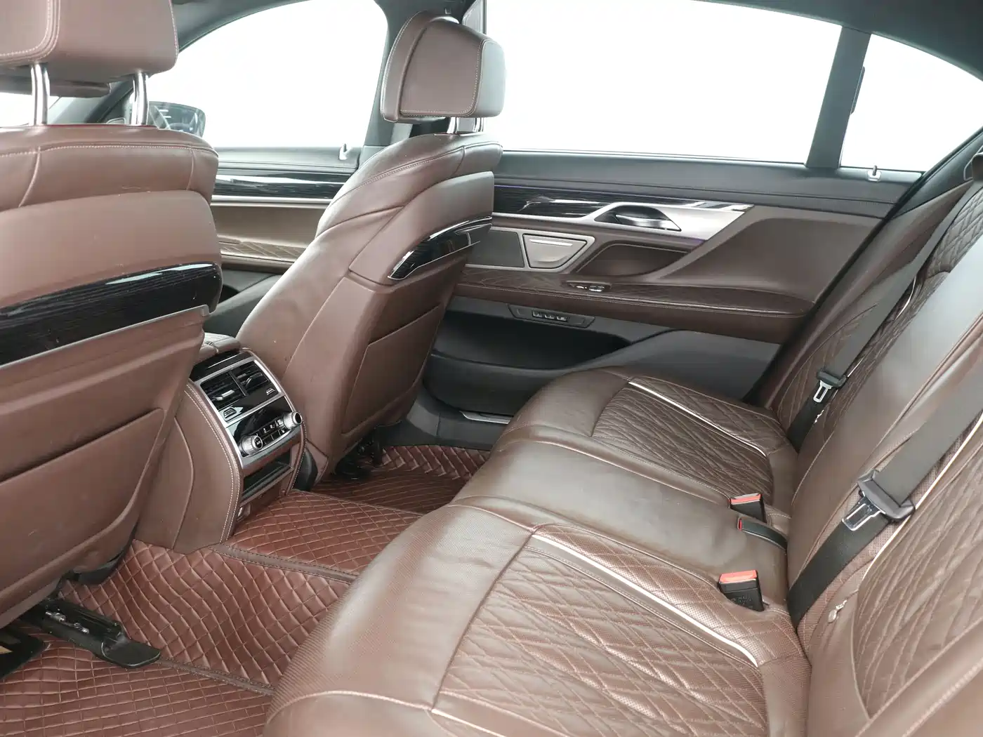 BMW 7 Series 2019 740Li Leading M Sport Package фото 10