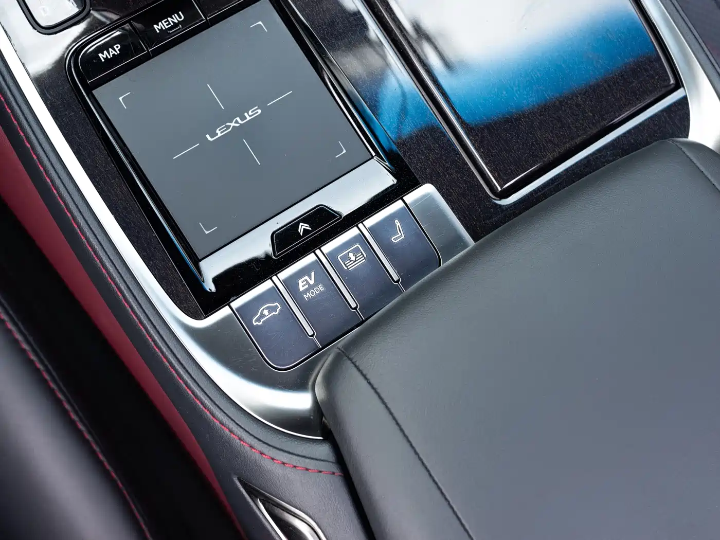 Photo 22 - Lexus LS