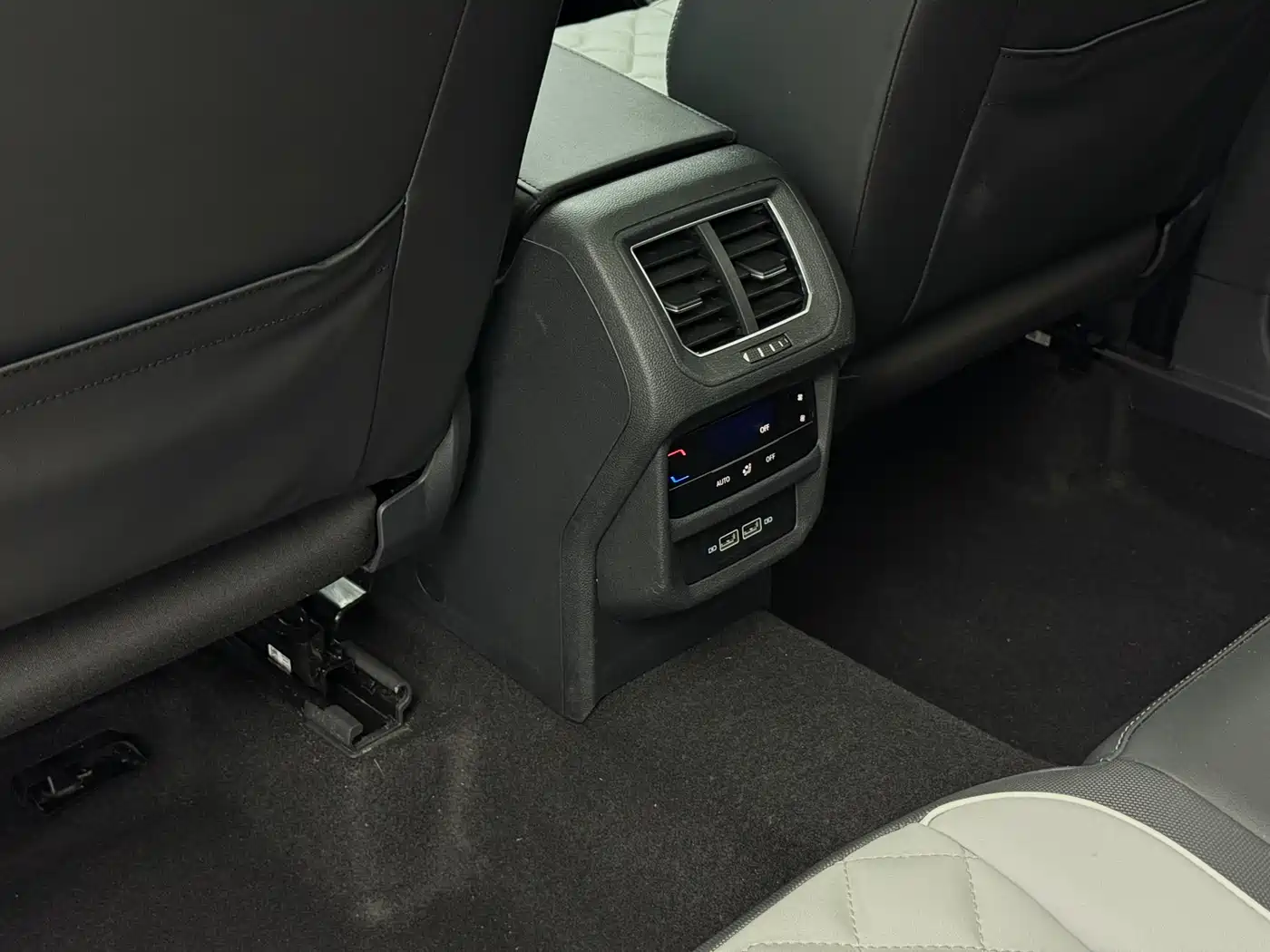 Volkswagen Tayron 2023 280TSI 2WD Luxury Plus Advanced Edition фото 14