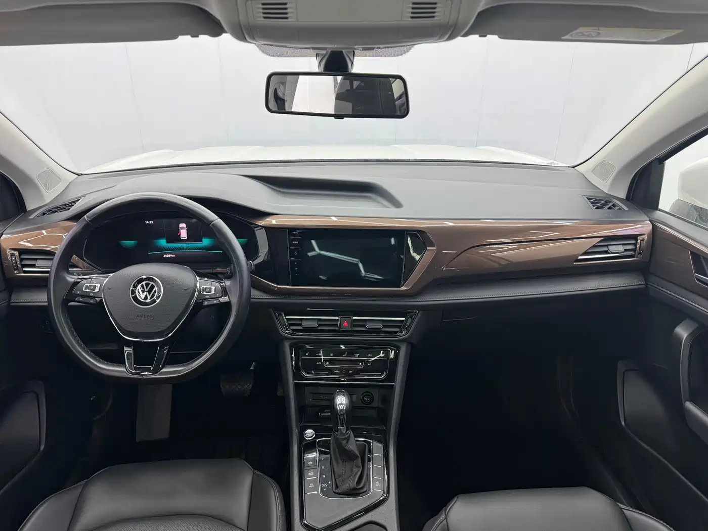Volkswagen Tharu 2022 280TSI FWD Luxury Edition фото 6