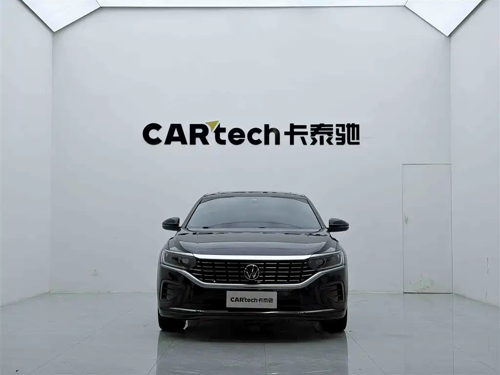 Volkswagen Passat 2022 330TSI Luxury Edition фото 3