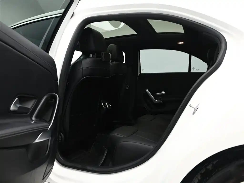 Mercedes-Benz A-Class 2021 A 200 L Sport Sedan Dynamic Type фото 14